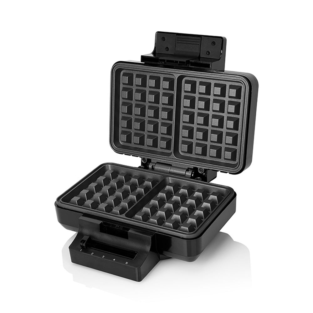Offenes Waffeleisen mit antihaftbeschichteten Platten für gleichmässige Waffeln, einfach zu bedienen und ideal für die Zubereitung zuhause.