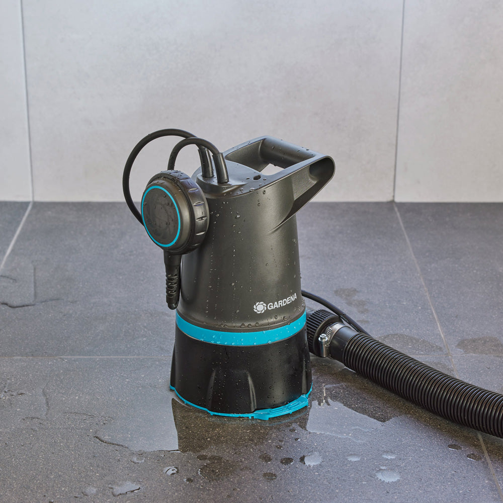 Pompe submersible Gardena pour eau claire et eau sale 20000 BASIC Scène cave sèche