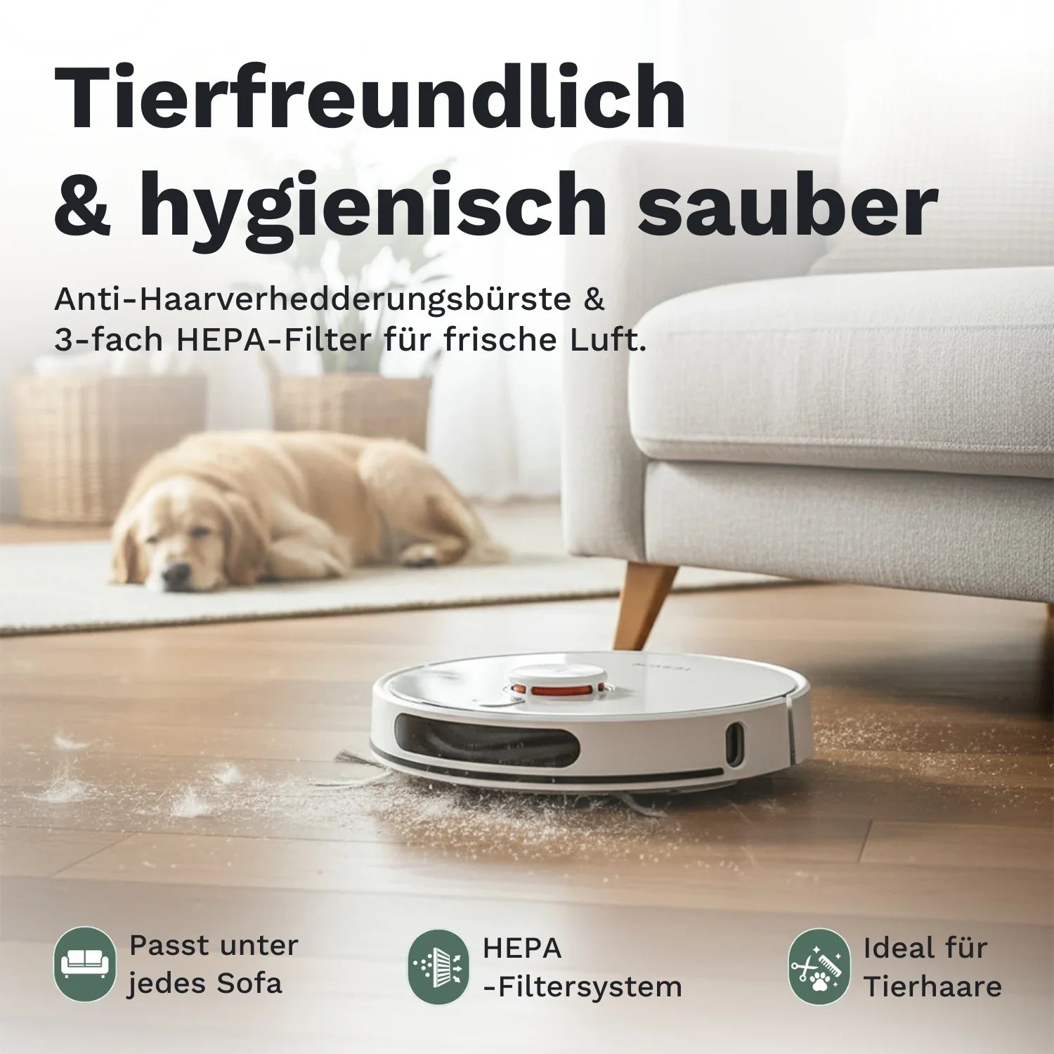 Saugroboter entfernt Tierhaare und Staub auf Holzboden im Wohnzimmer, ideal für Haushalte mit Haustieren dank HEPA-Filtersystem und hygienischer Reinigung.